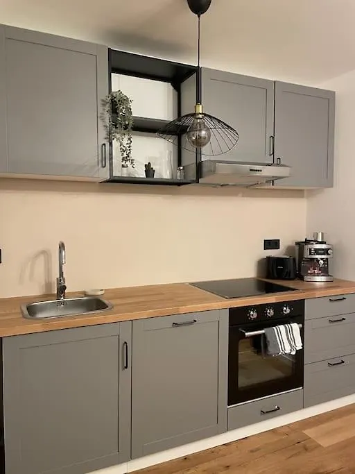 Schoene 2 Zimmer Wohnung Kingsize-Bett Аугсбург Германия