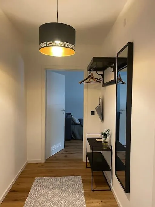 Schoene 2 Zimmer Wohnung Kingsize-Bett Аугсбург Апартаменты