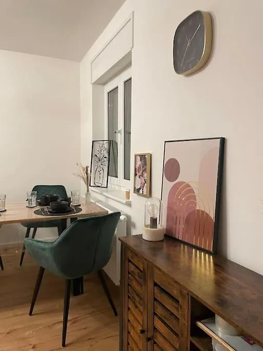 Schoene 2 Zimmer Wohnung Kingsize-Bett Аугсбург