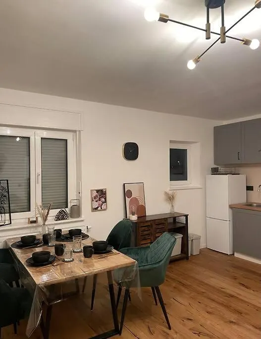 Schoene 2 Zimmer Wohnung Kingsize-Bett Аугсбург Апартаменты