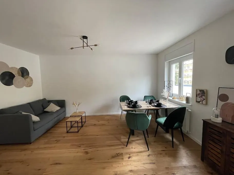 Апартаменты Schoene 2 Zimmer Wohnung Kingsize-Bett Аугсбург
