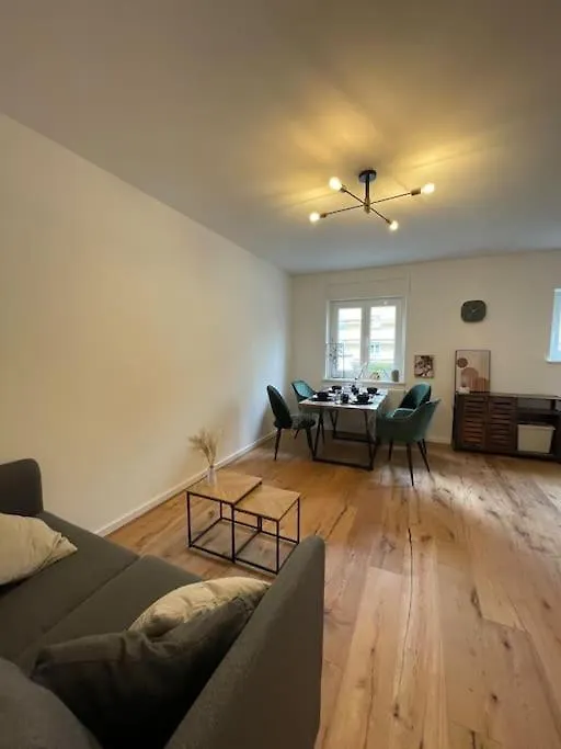 Апартаменты Schoene 2 Zimmer Wohnung Kingsize-Bett Аугсбург