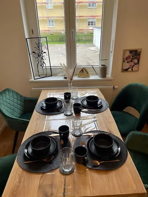 Schoene 2 Zimmer Wohnung Kingsize-Bett Аугсбург Апартаменты